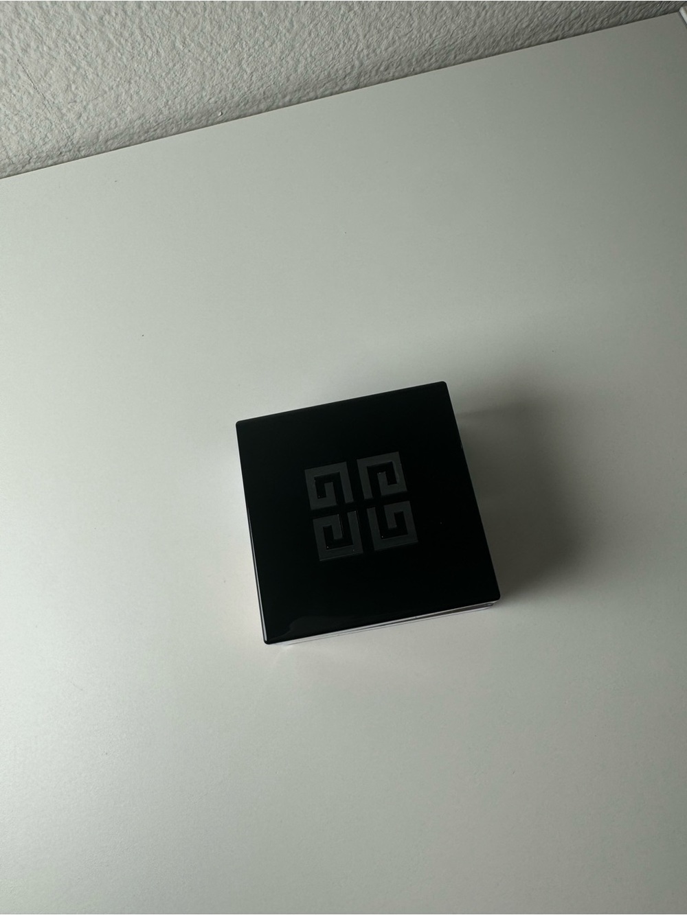 Givenchy Prisme Libre Color-Correcting Powder - Picture 3 of 4